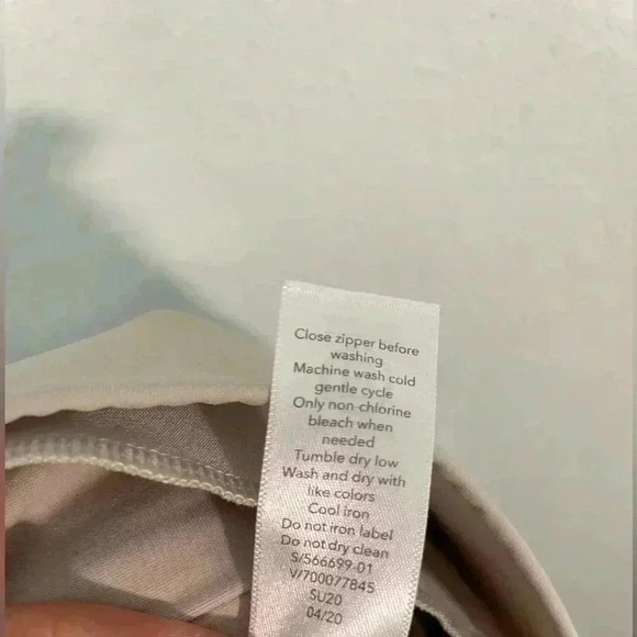 ATHLETA COSMIC BEIGE CROP PANTS Womens size XSP - Picture 7 of 7